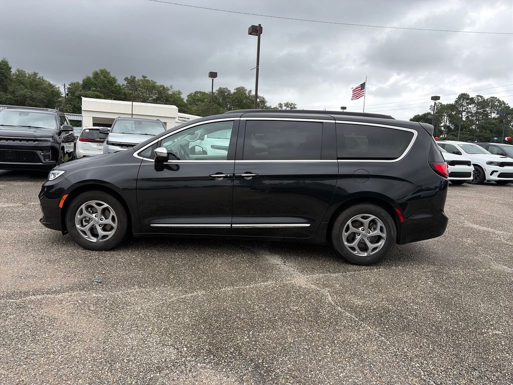 Used 2023 Black Chrysler Limited image 3