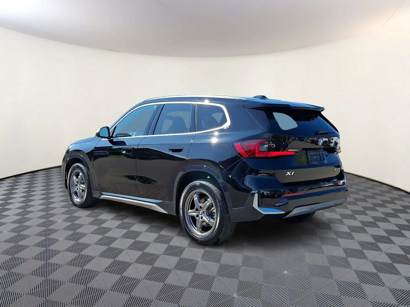 Used 2023 Jet Black BMW xDrive28i image 7