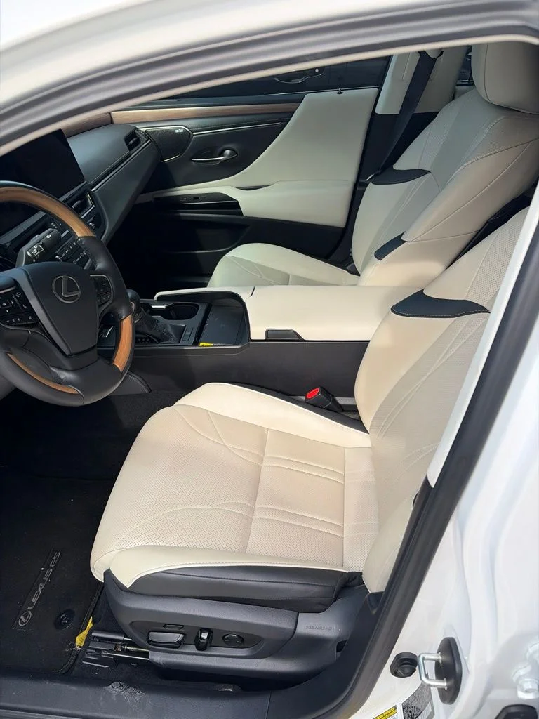 Certified Used 2025 EMINENT WHITE PEARL Lexus 350 Ultra Luxury image 3