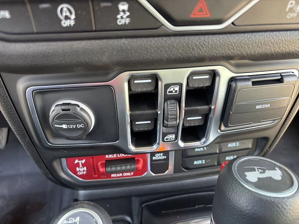 2025 Jeep Wrangler 4-Door Willys - Photo 18