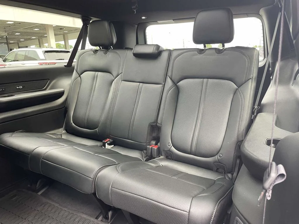 New 2026 Baltic-Gray Metallic Clear-Coat Exterior Paint Jeep Limited Reserve image 20