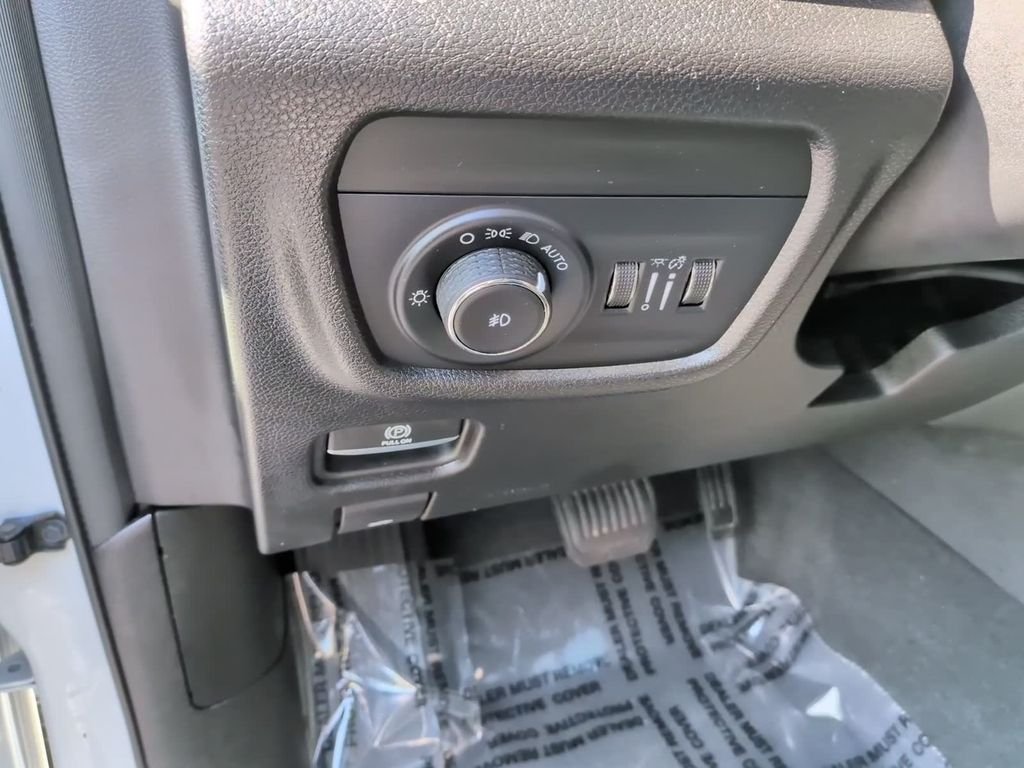 Certified Used 2022 White Jeep Limited image 18