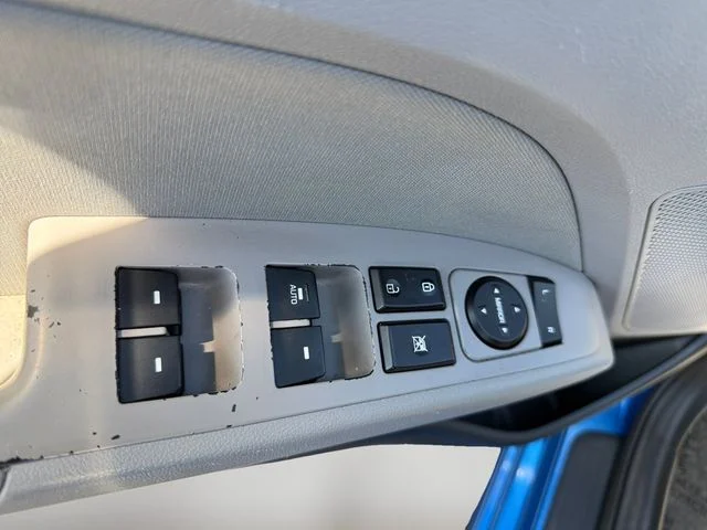 Used 2017 Blue Hyundai SE image 10