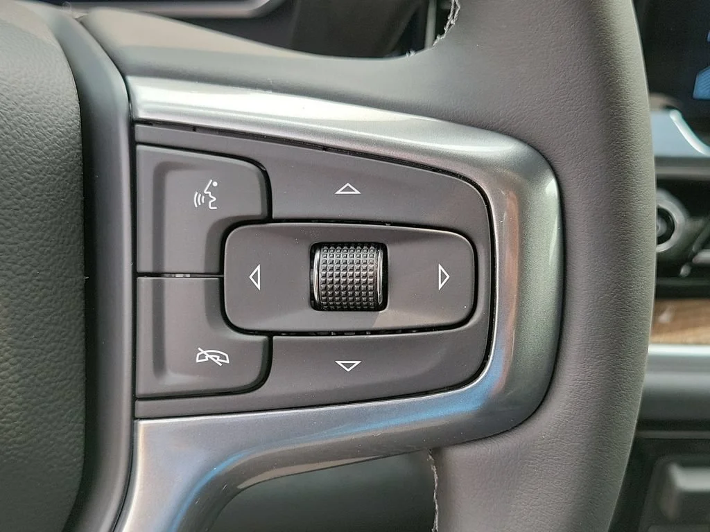 New 2026 Summit White Chevrolet LT (2FL) image 11