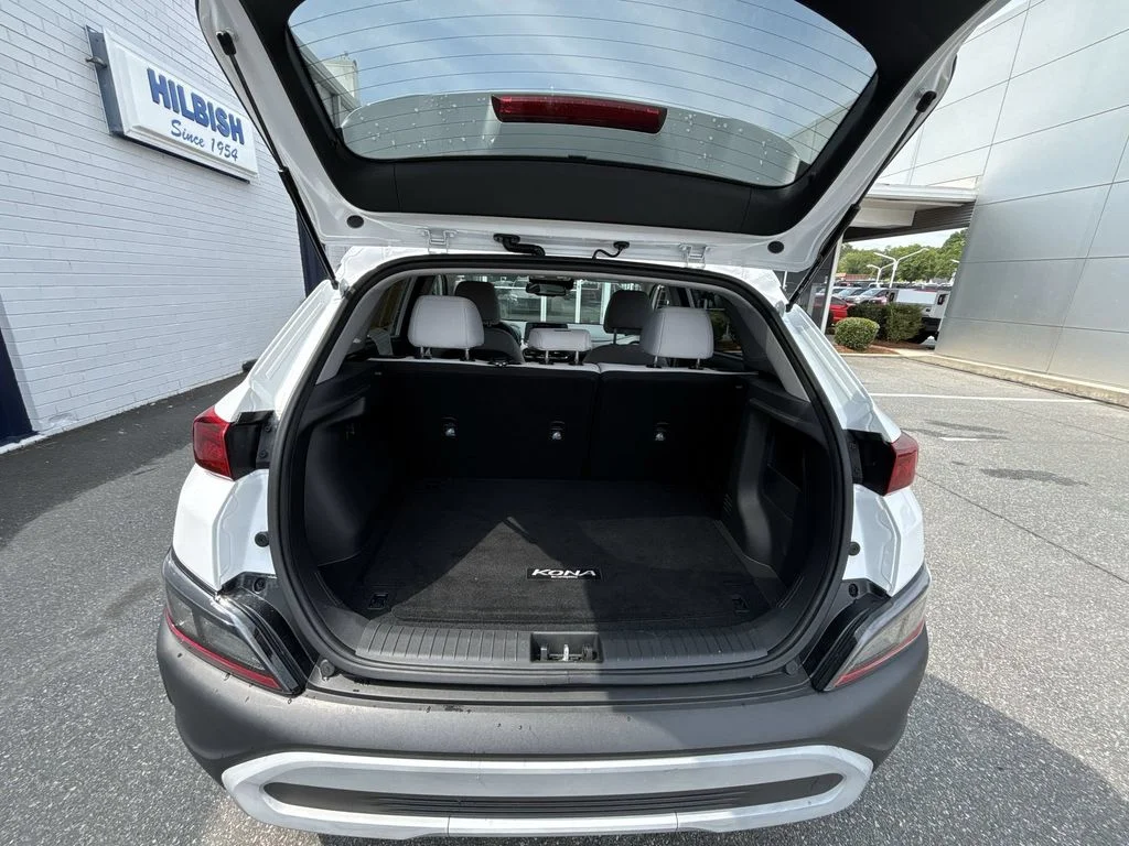 Used 2023 White Hyundai SEL image 19