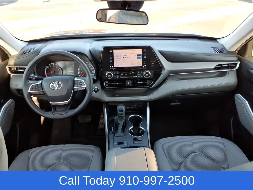 Used 2022 Black Toyota L image 27