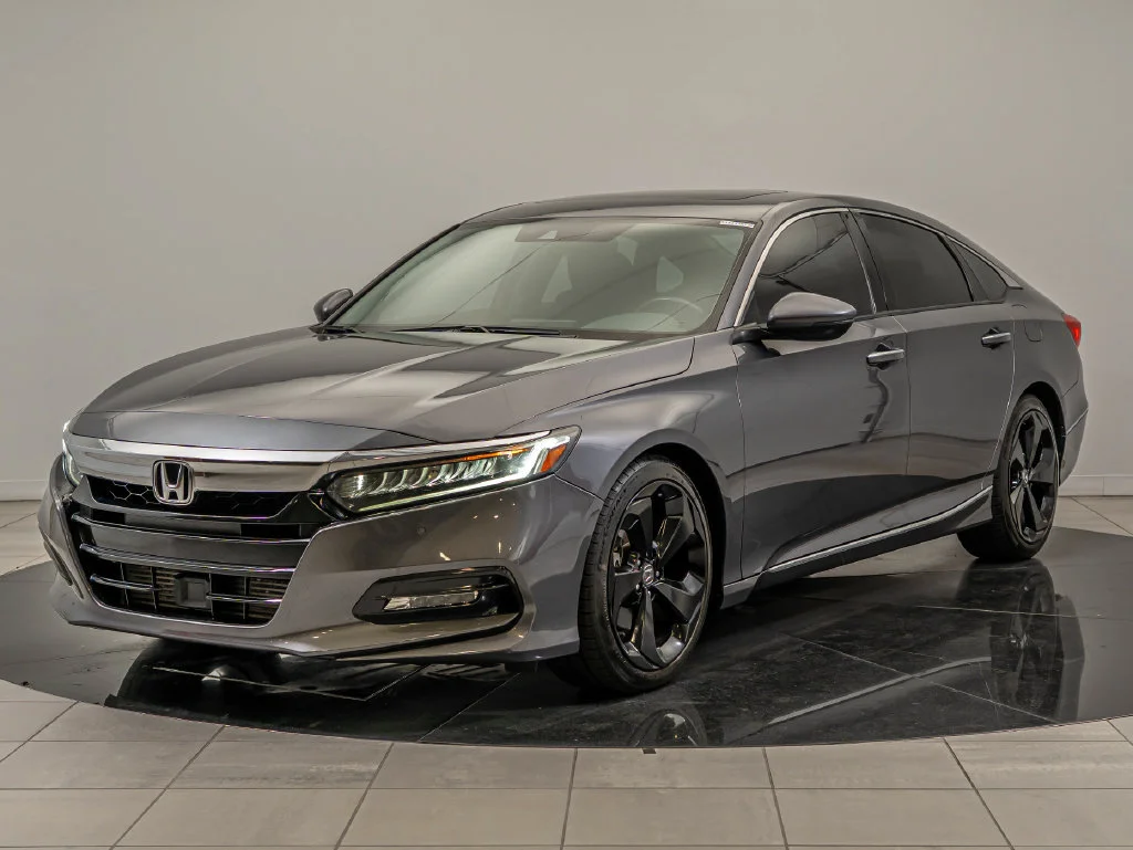 Used 2018 Gray Honda Touring image 1