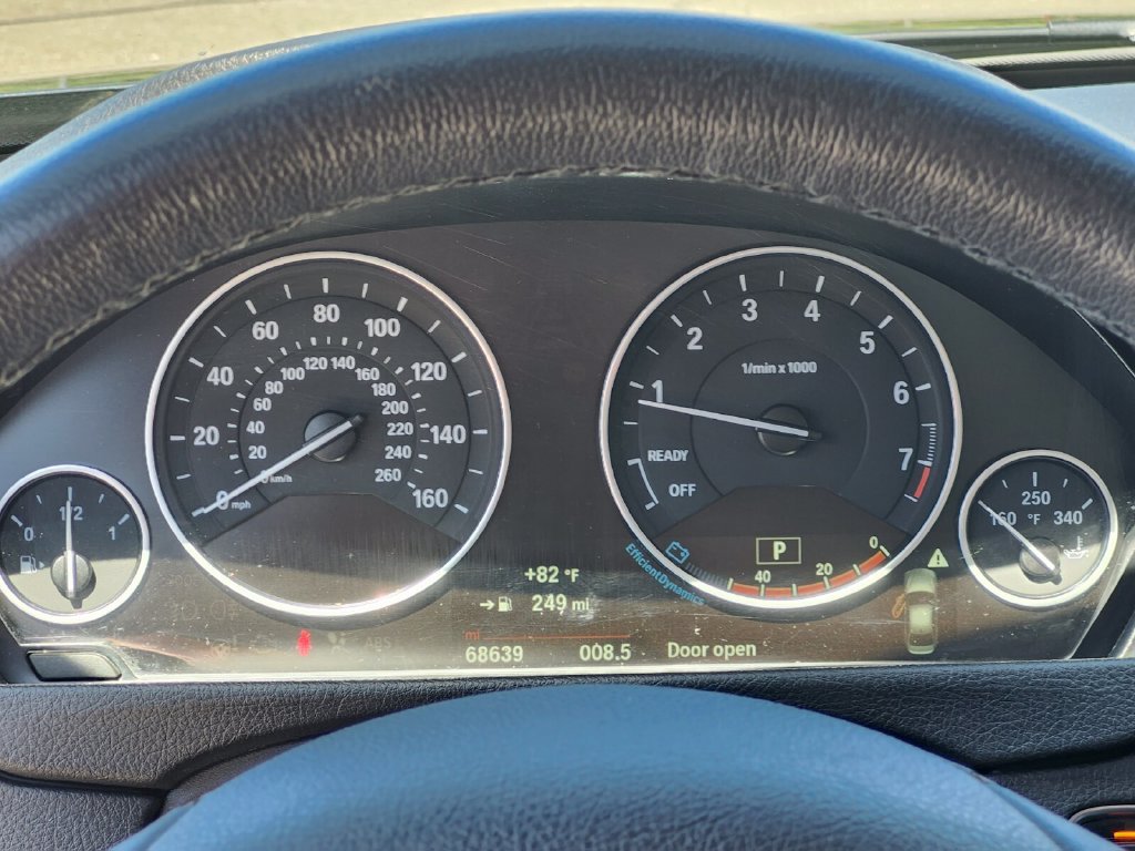 Used 2018 Gray BMW 320i xDrive image 31