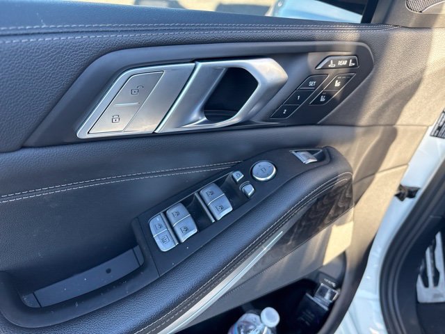 Used 2021 Alpine White BMW M50i image 13