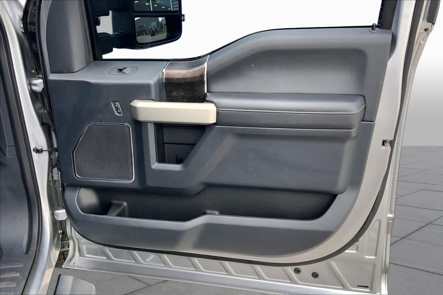 Used 2022 Iconic Silver Metallic Ford LARIAT image 23