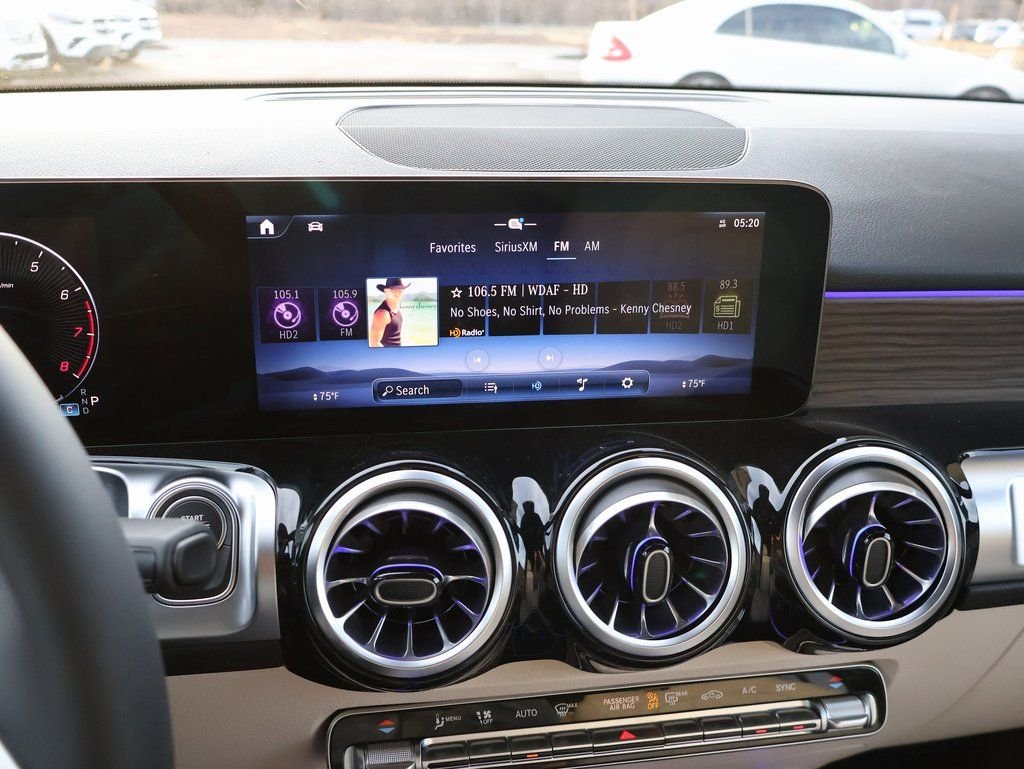 New 2026 Polar White Mercedes-Benz GLB 250 image 22