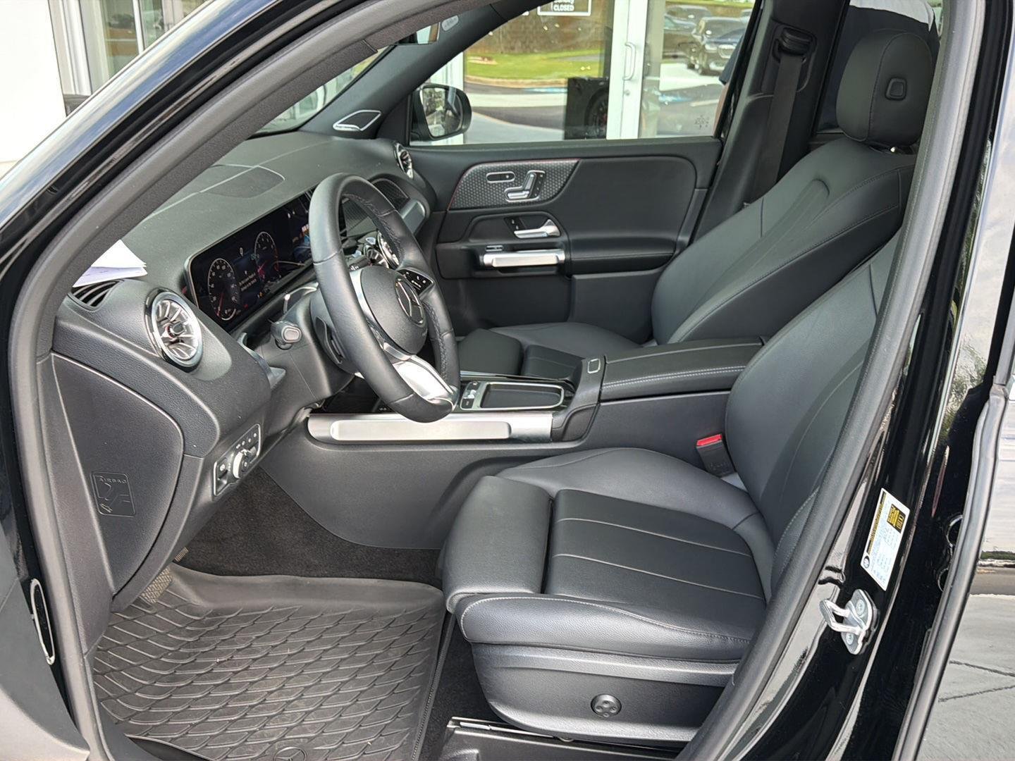 Used 2024 Night Black Mercedes-Benz GLB 250 image 10
