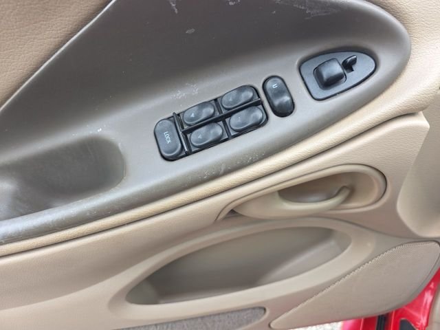 Used 2004 Torch Red Ford V6 image 20