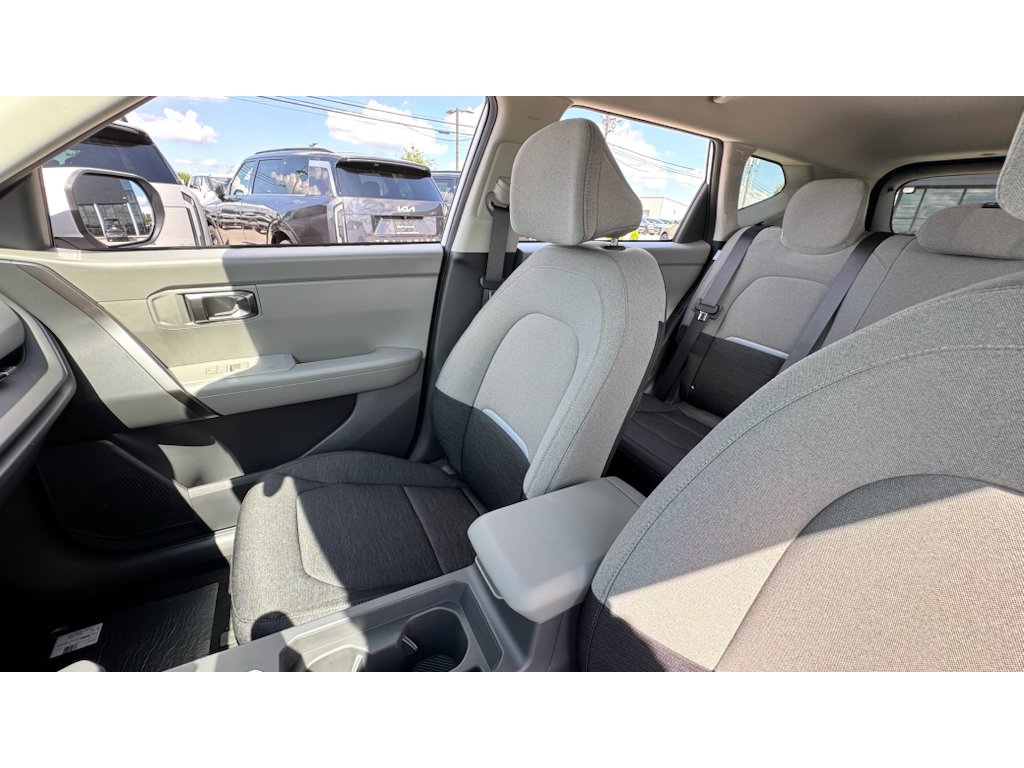 New 2027 Snow White Pearl Kia LX image 9