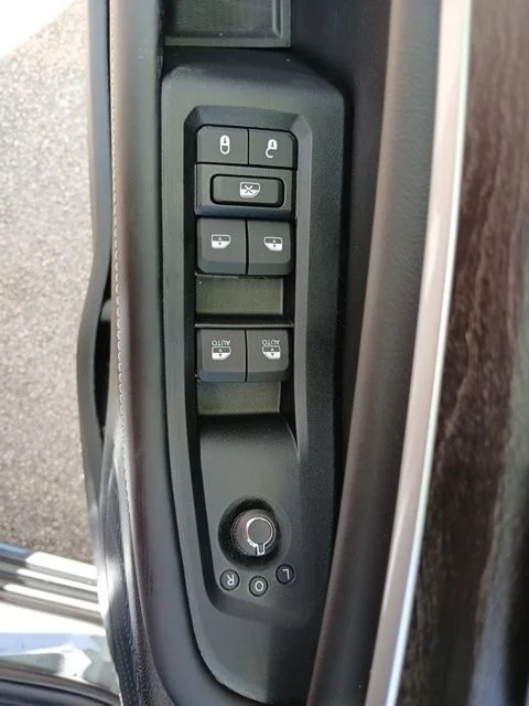 New 2026 Baltic Gray Metallic Clear-Coat Exterior Paint Jeep Limited Reserve image 55