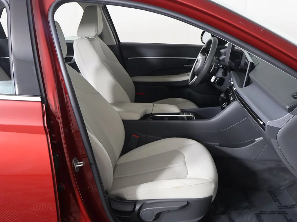 Used 2025 Red Hyundai SEL image 24