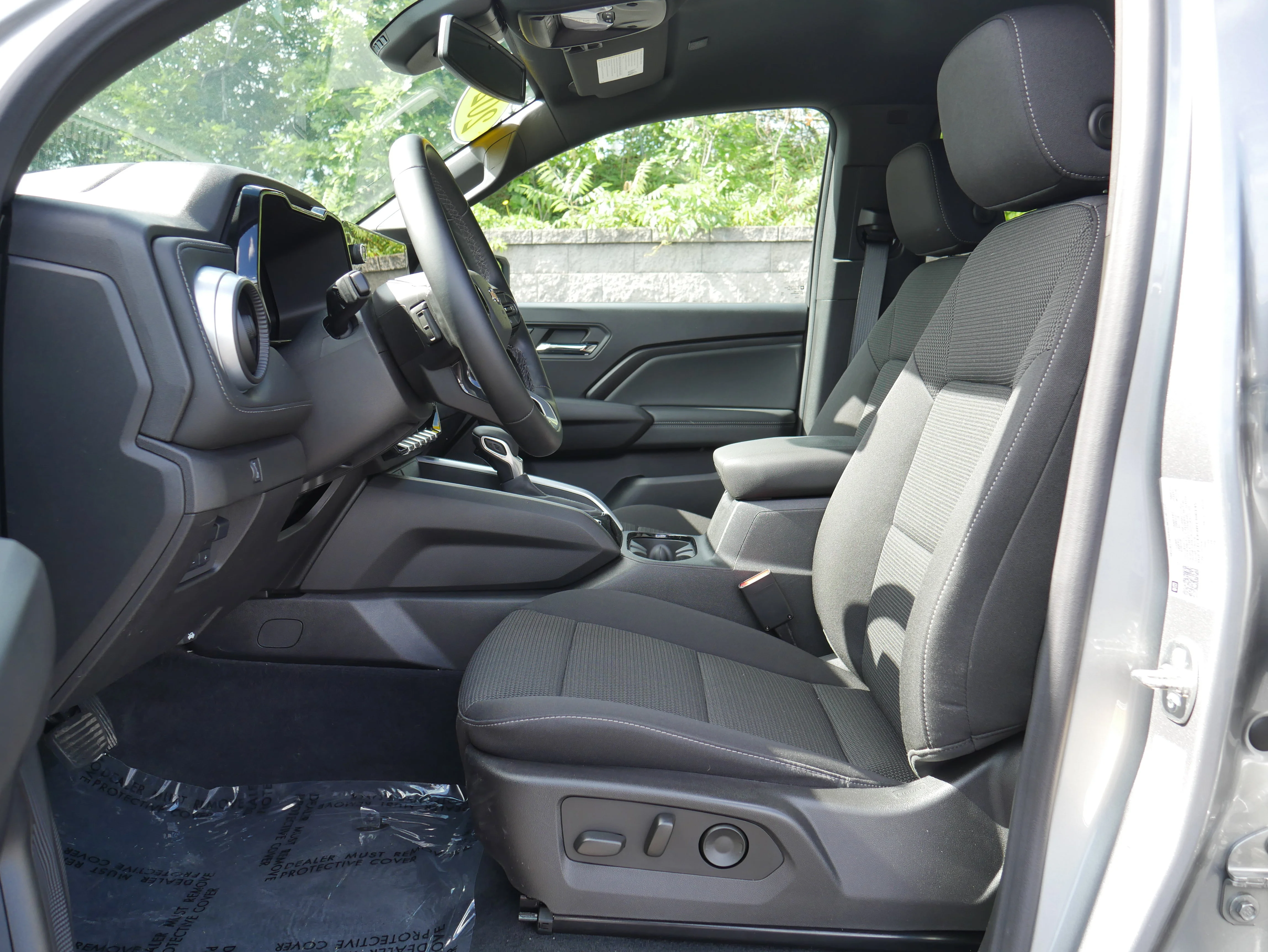 2024 Chevrolet Colorado LT - Photo 13