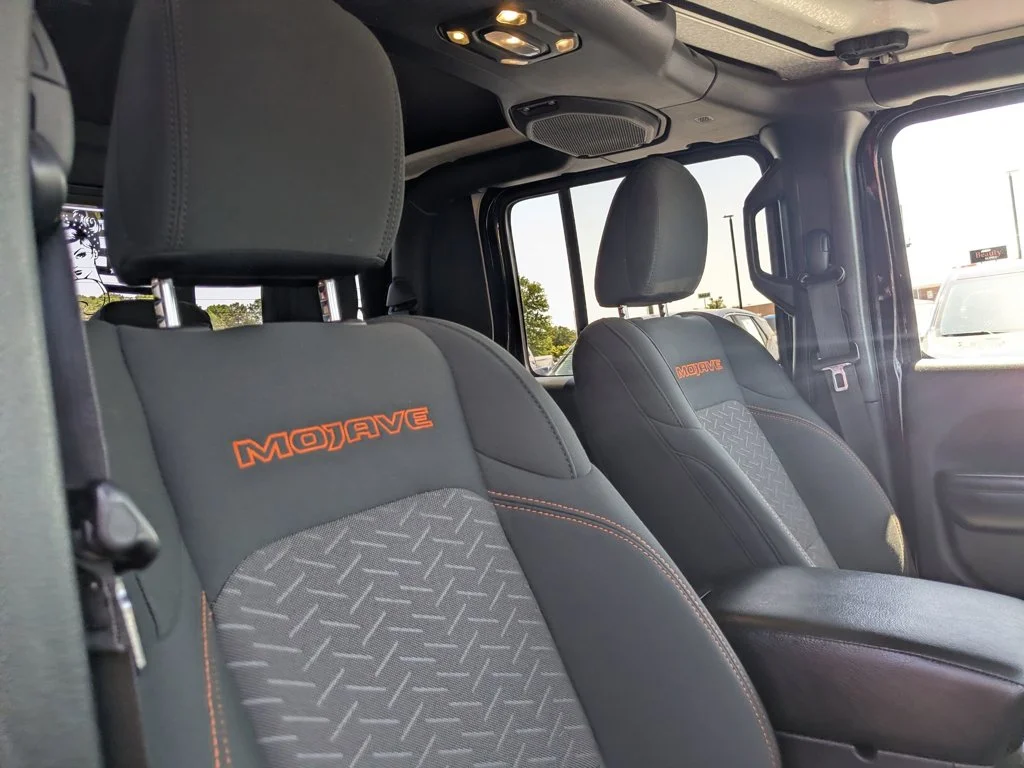 Used 2020 Black Clearcoat Jeep Mojave image 27