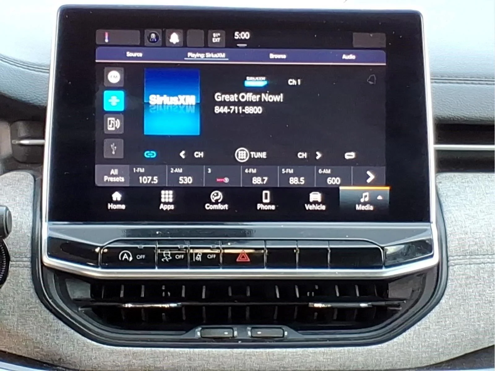 Used 2023 Redline Pearlcoat Jeep Sport image 12