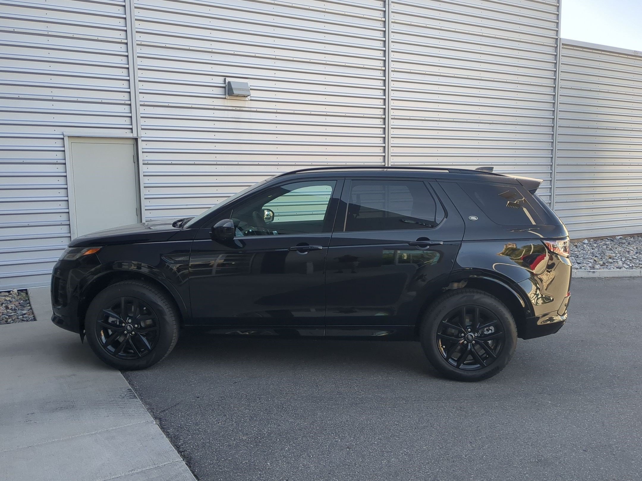 New 2026 Santorini Black Land Rover Landmark image 9