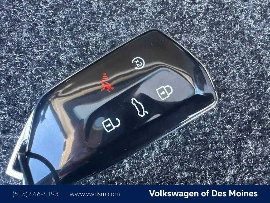 New 2026 Pure White Volkswagen SE image 19