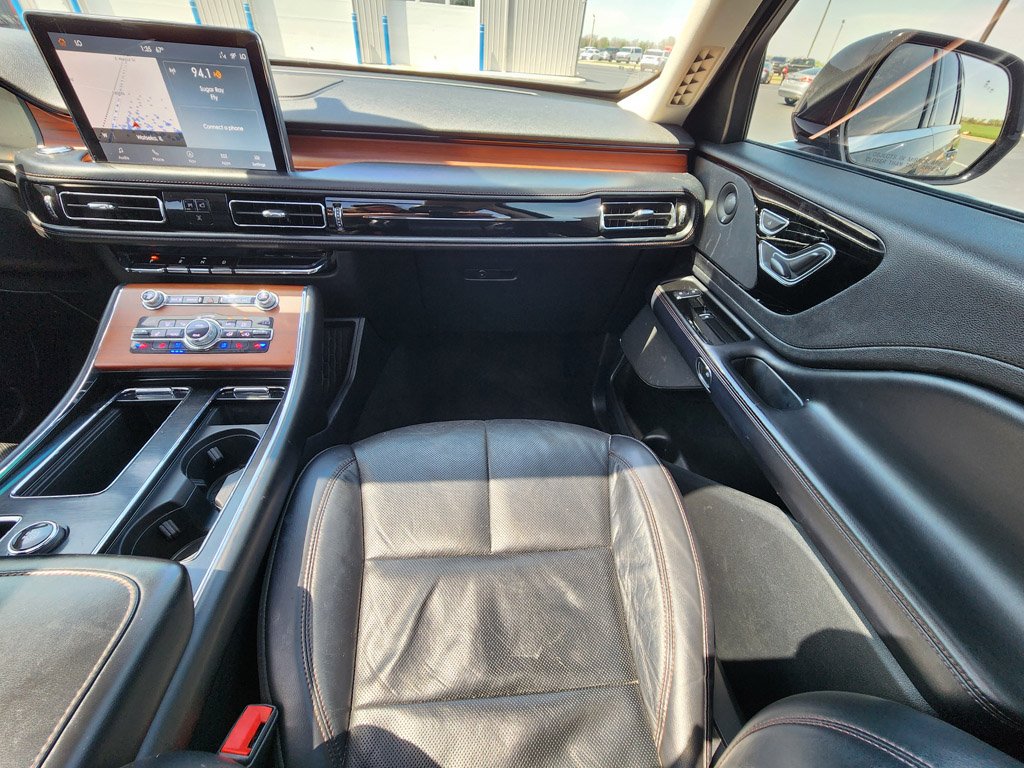 Used 2020 Infinite Black Metallic Lincoln Reserve image 30