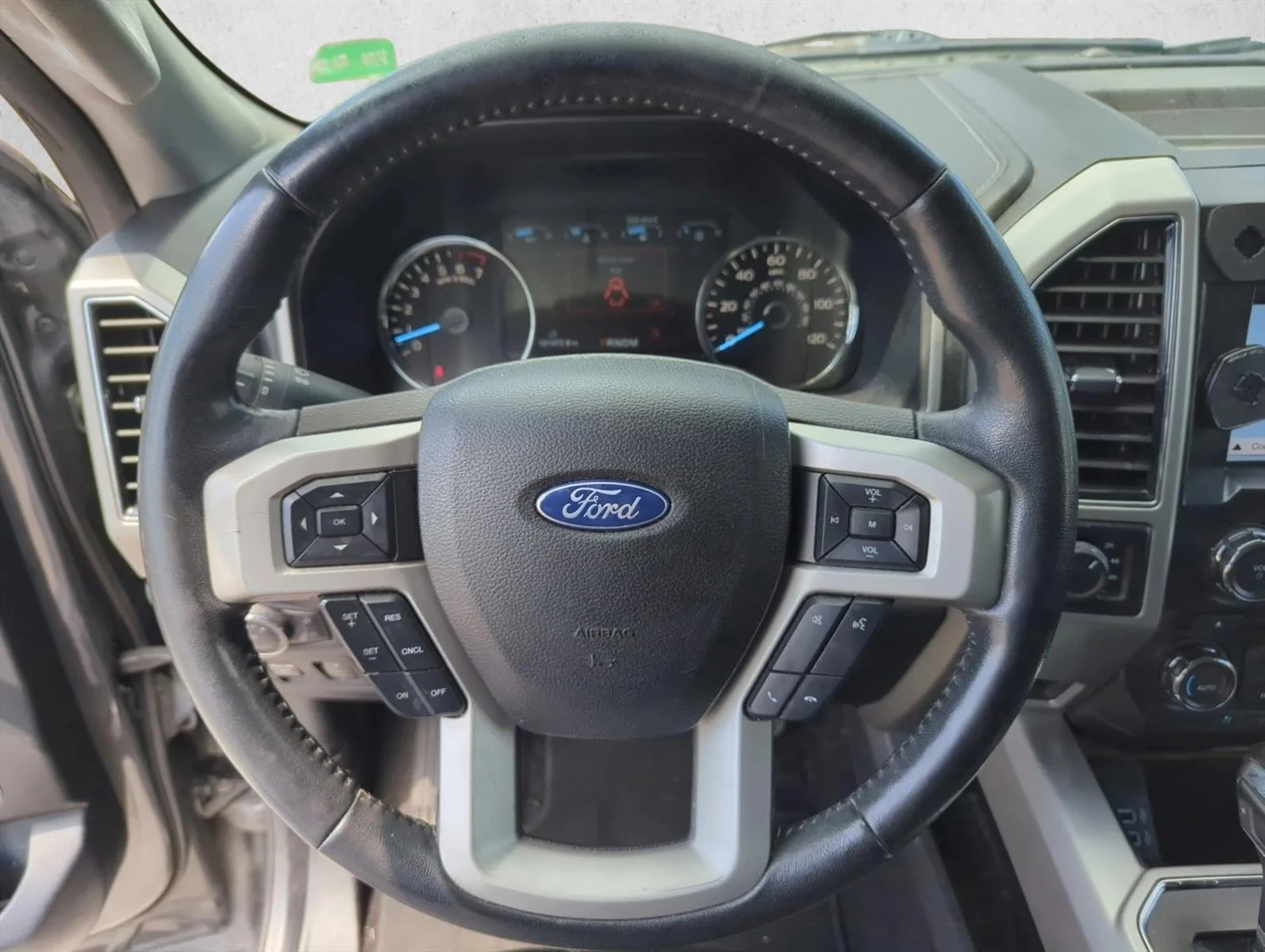 Used 2018 Magnetic Metallic Ford LARIAT image 14