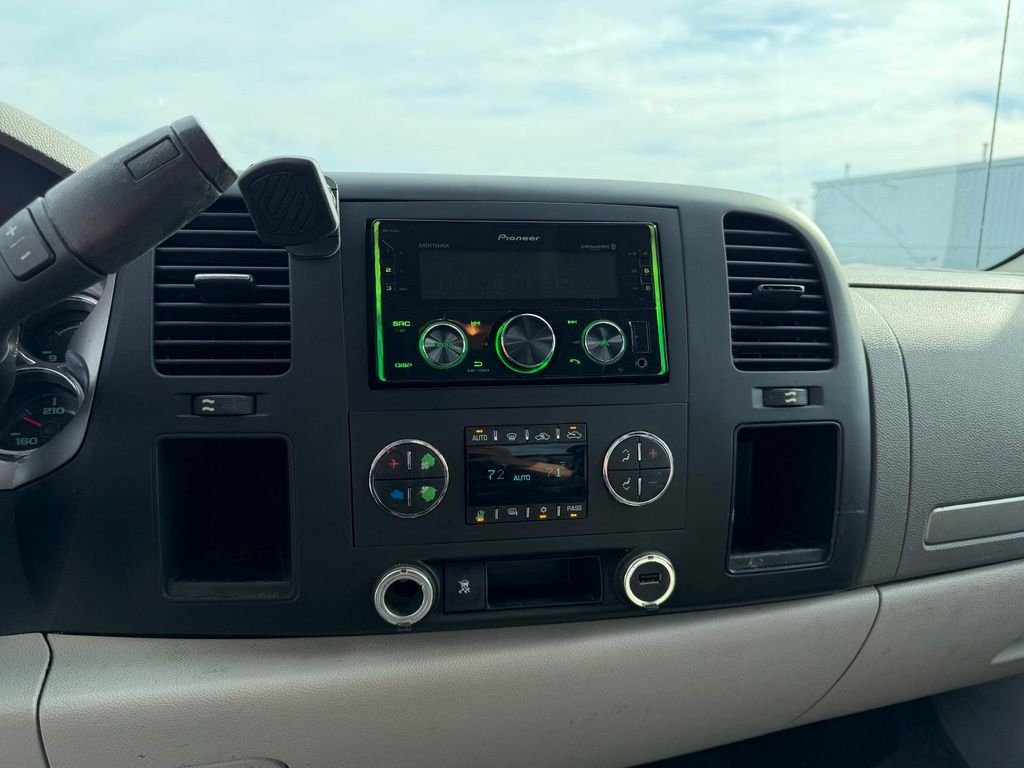 Used 2011 Black GMC SLE image 16