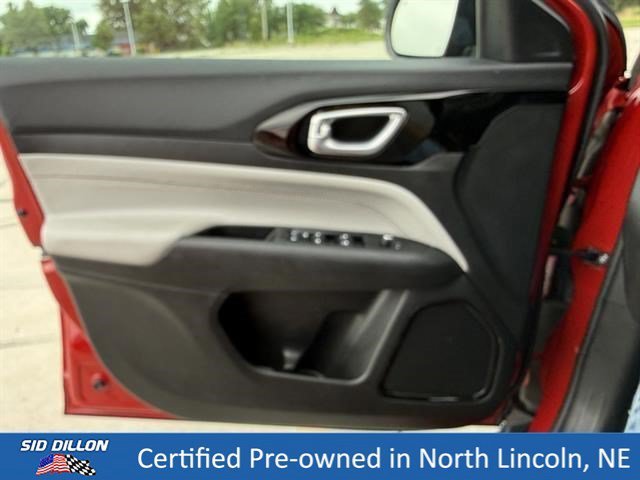 Used 2023 Redline Pearlcoat Jeep Limited image 17