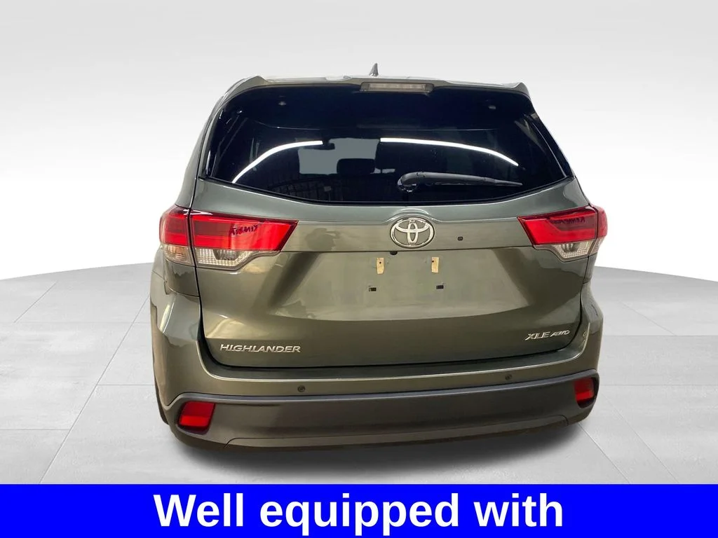 Used 2019 Green Toyota XLE image 3