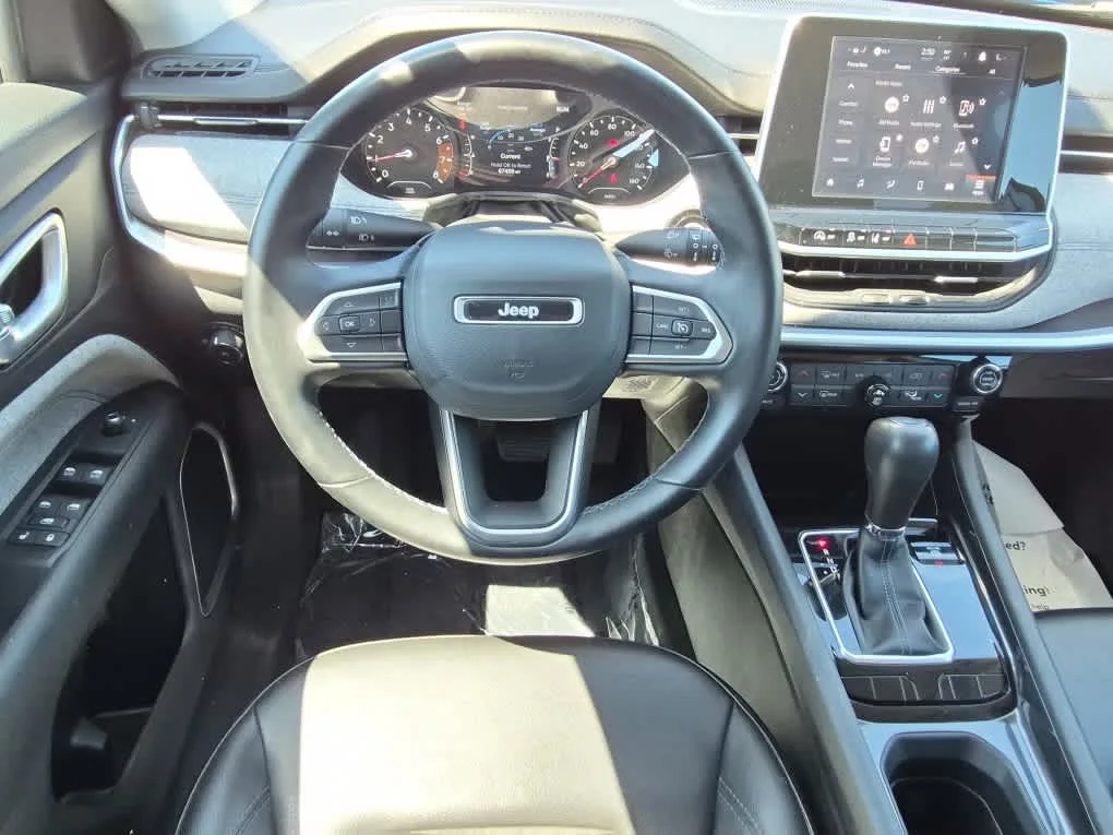Used 2022 Laser Blue Pearlcoat Jeep Latitude image 9