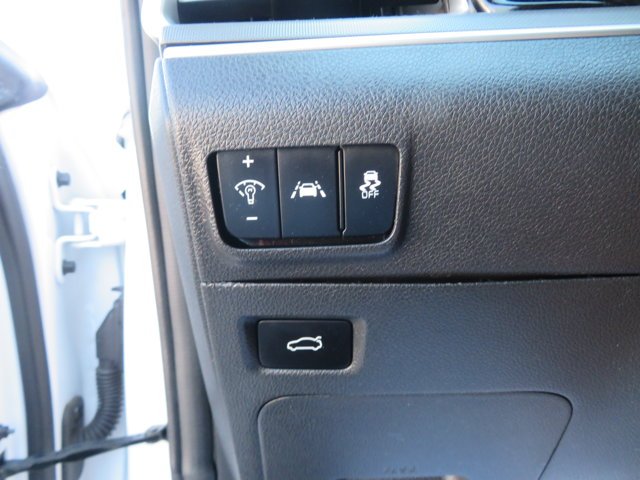 Used 2022 Glacial White Pearl Kia LX image 32
