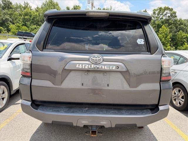 Used 2018 Magnetic Gray Metallic Toyota SR5 image 10