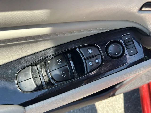 Used 2020 Red Nissan 2.5 Platinum image 33