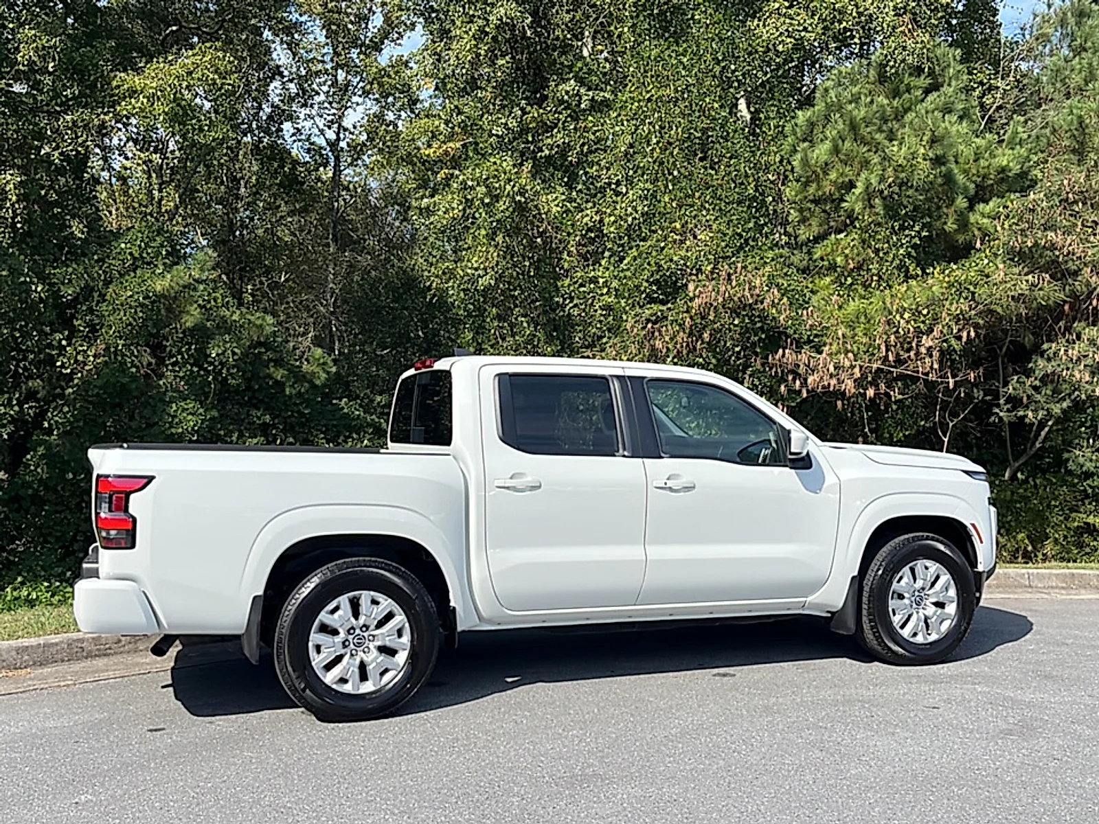 Used 2024 Glacier White Nissan Crew Cab SV 4x2 image 2