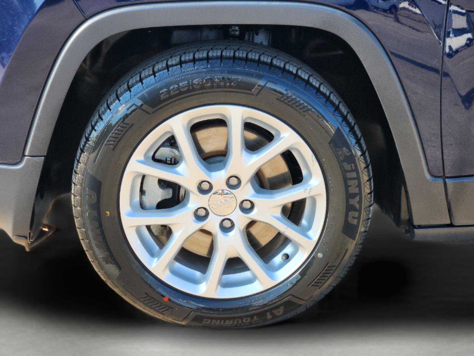 Used 2016 True Blue Pearlcoat Jeep Latitude image 9
