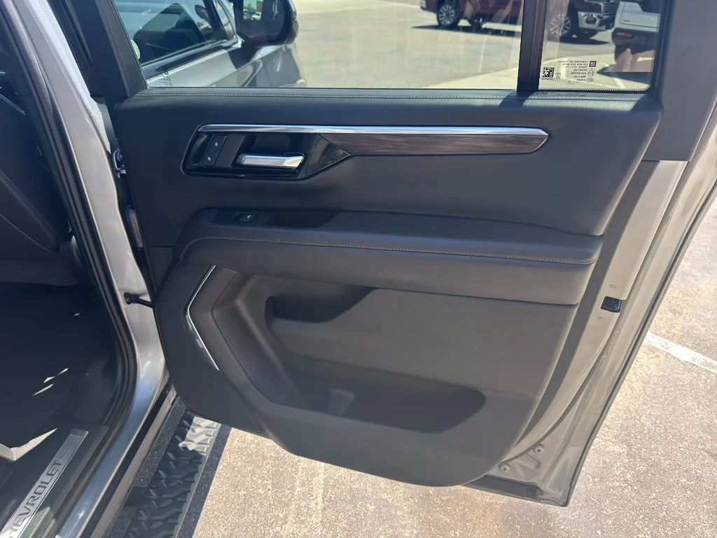 Used 2025 Gray Chevrolet Z71 image 11