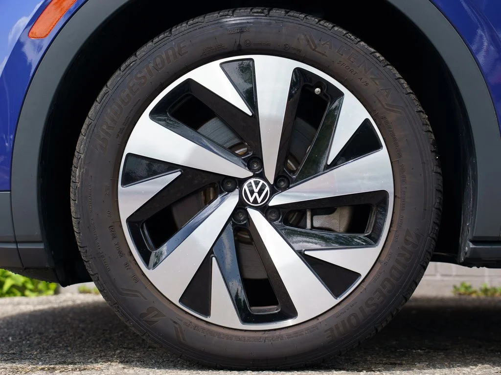 Used 2021 Dusk Blue Metallic/Black Roof Volkswagen Pro S image 11