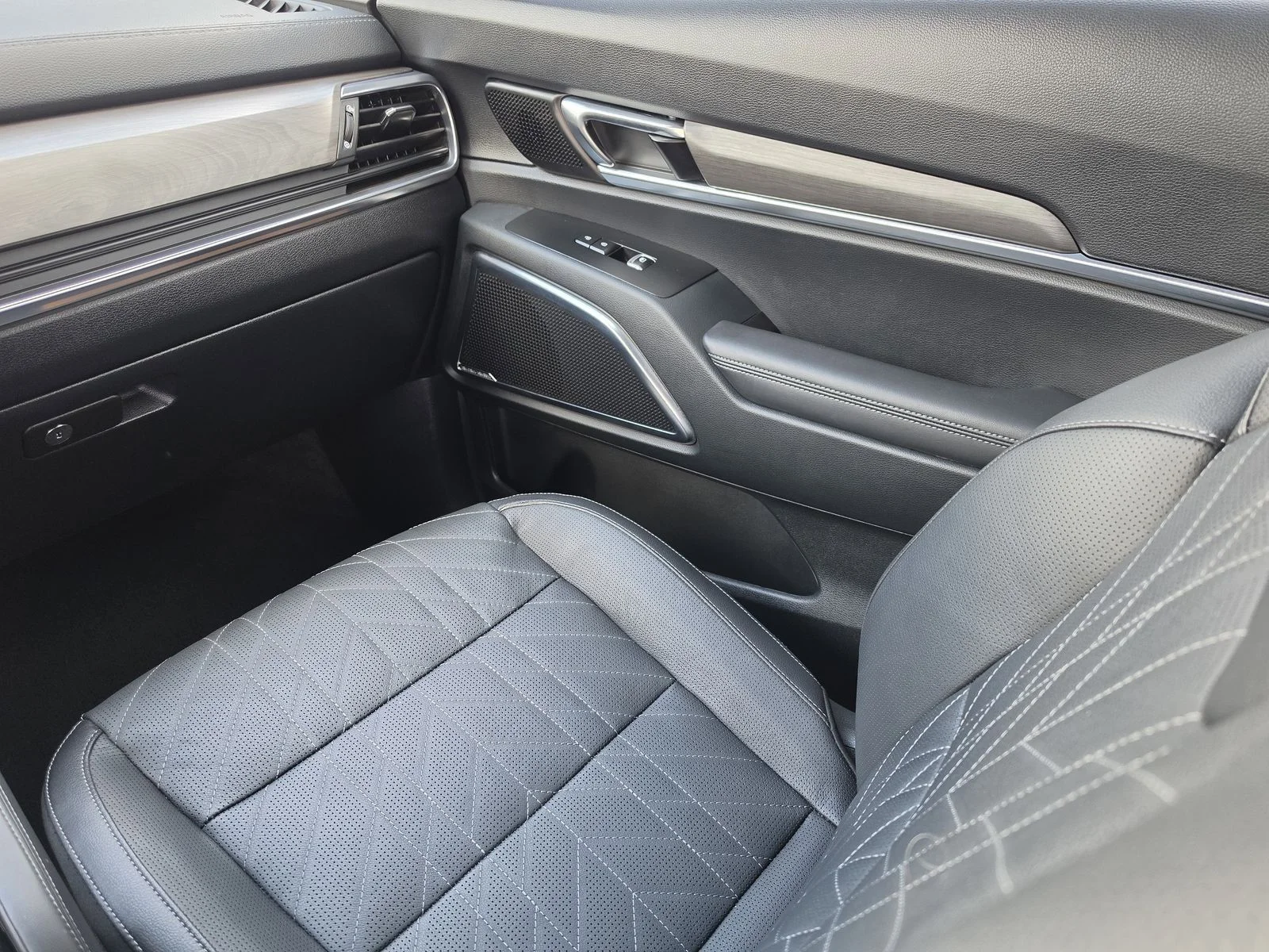 Used 2024 Gray Kia SX X-Line image 19