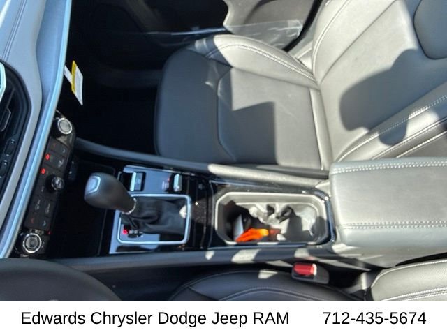 New 2026 Bright White Clear-Coat Exterior Paint Jeep Limited image 22