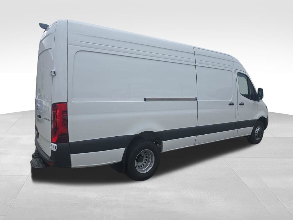 New 2026 Arctic White Mercedes-Benz Cargo 170 WB image 5