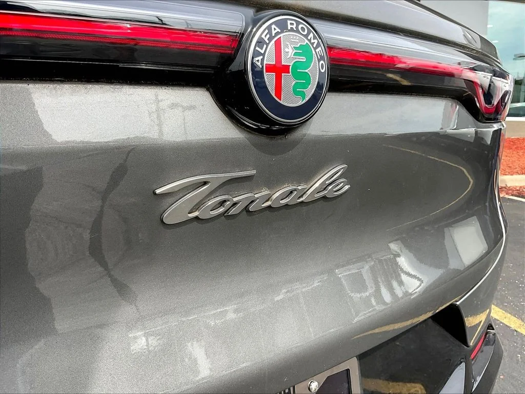 Used 2024 Grigio Alfa Romeo Ti image 23