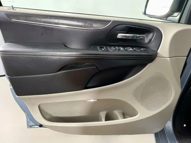 2013 Chrysler Town & Country Touring - Photo 30