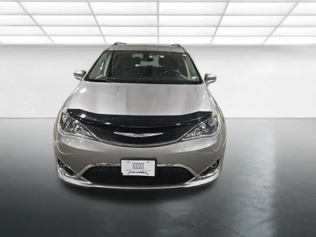 Used 2017 Silver Chrysler Touring L image 9