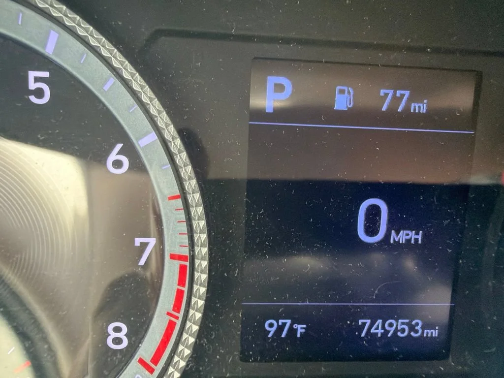 Used 2020 Black Hyundai SE image 15