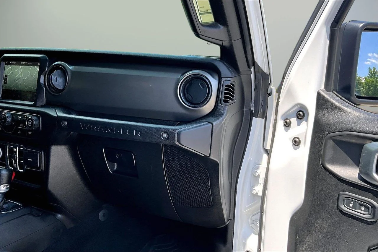Used 2022 White Jeep Sport S image 20