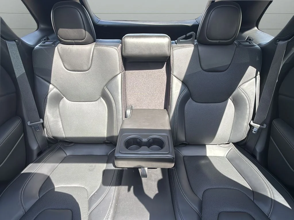 Used 2020 Blue Jeep Latitude Plus image 16