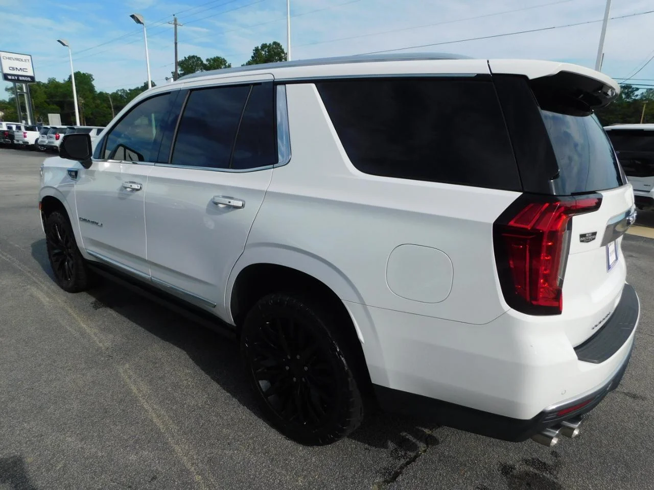 Used 2021 White GMC 4WD 4dr Denali image 6
