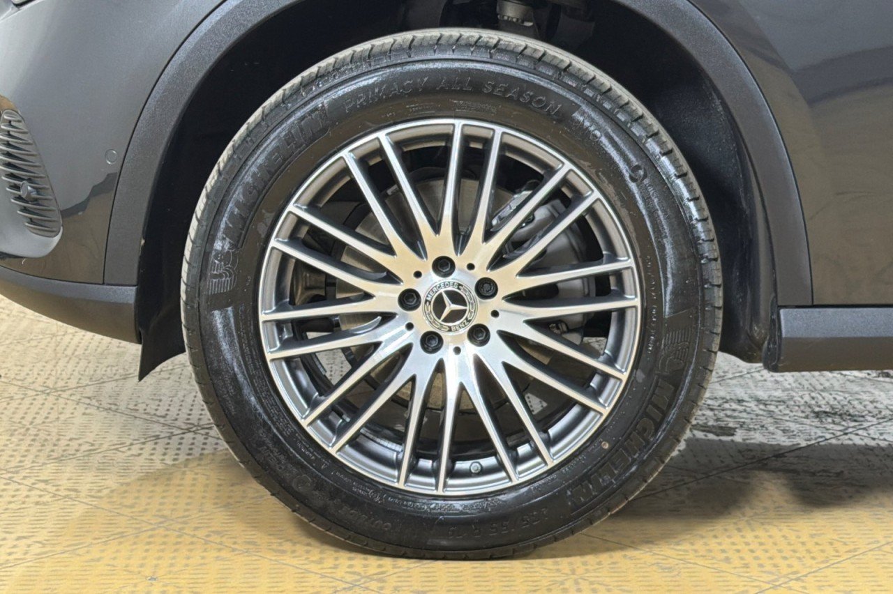 Used 2026 Graphite Grey Metallic Mercedes-Benz GLC 300 image 25