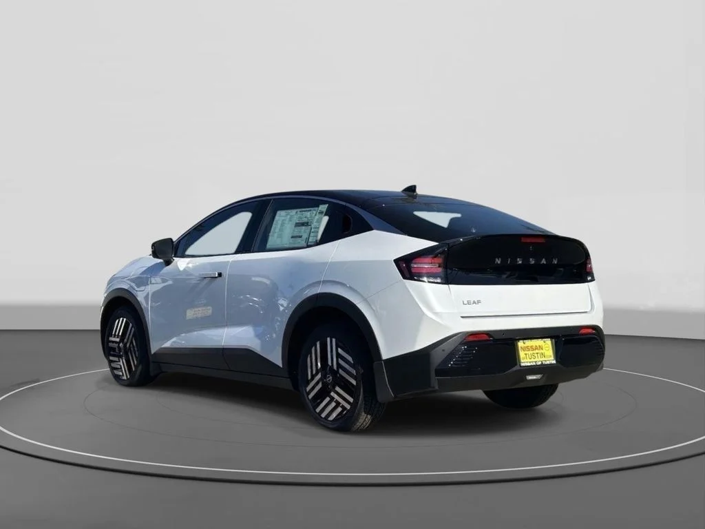 New 2026 Everest White Pearl Tricoat/Black Nissan SV+ image 2